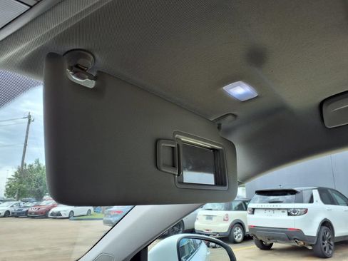 Used 2023 Volkswagen Taos SE w/ Panoramic Sunroof Package FWD image 27