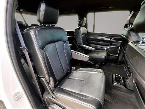 Used 2024 Jeep Wagoneer Series III AWD/4WD image 25