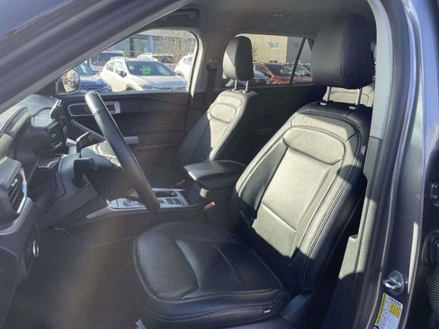 Used 2023 Ford Explorer XLT w/ Equipment Group 202A image 8