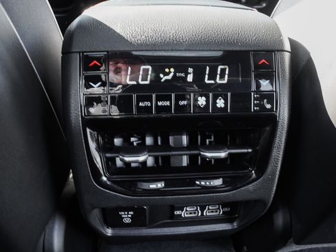 Used 2023 Jeep Grand Cherokee Summit image 21