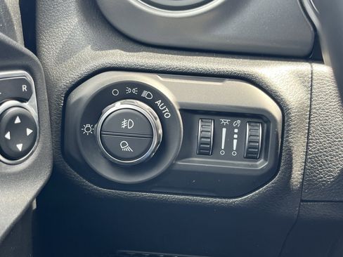 Used 2021 Jeep Gladiator Sport AWD/4WD image 34