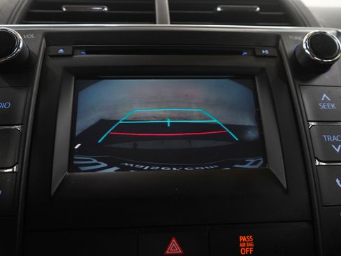 Used 2015 Toyota Camry SE FWD image 26