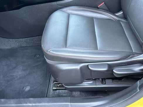 Used 2024 Chevrolet Trax RS w/ Sunroof Package FWD image 18
