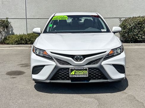 Used 2018 Toyota Camry SE FWD image 2