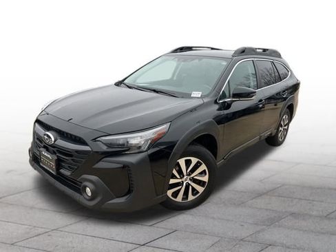 Used 2024 Subaru Outback Premium image 3