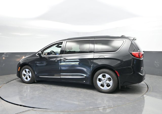 Used 2017 Chrysler Pacifica Touring-L Plus FWD image 8