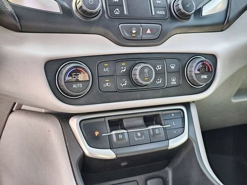 Used 2022 GMC Terrain SLT w/ Infotainment Package II AWD/4WD image 19