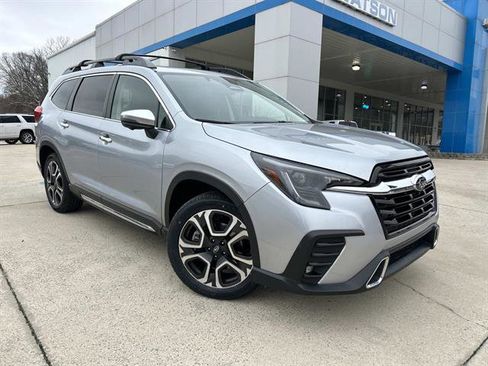 Used 2023 Subaru Ascent Touring image 2