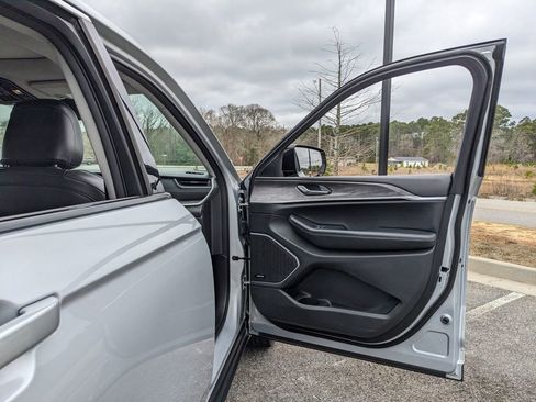 Used 2022 Jeep Grand Cherokee Limited image 59