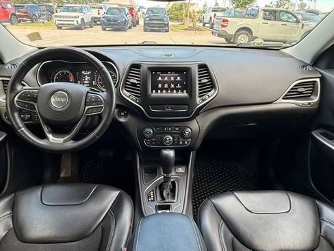 Used 2019 Jeep Cherokee Latitude Plus w/ Comfort/Convenience Group FWD image 30