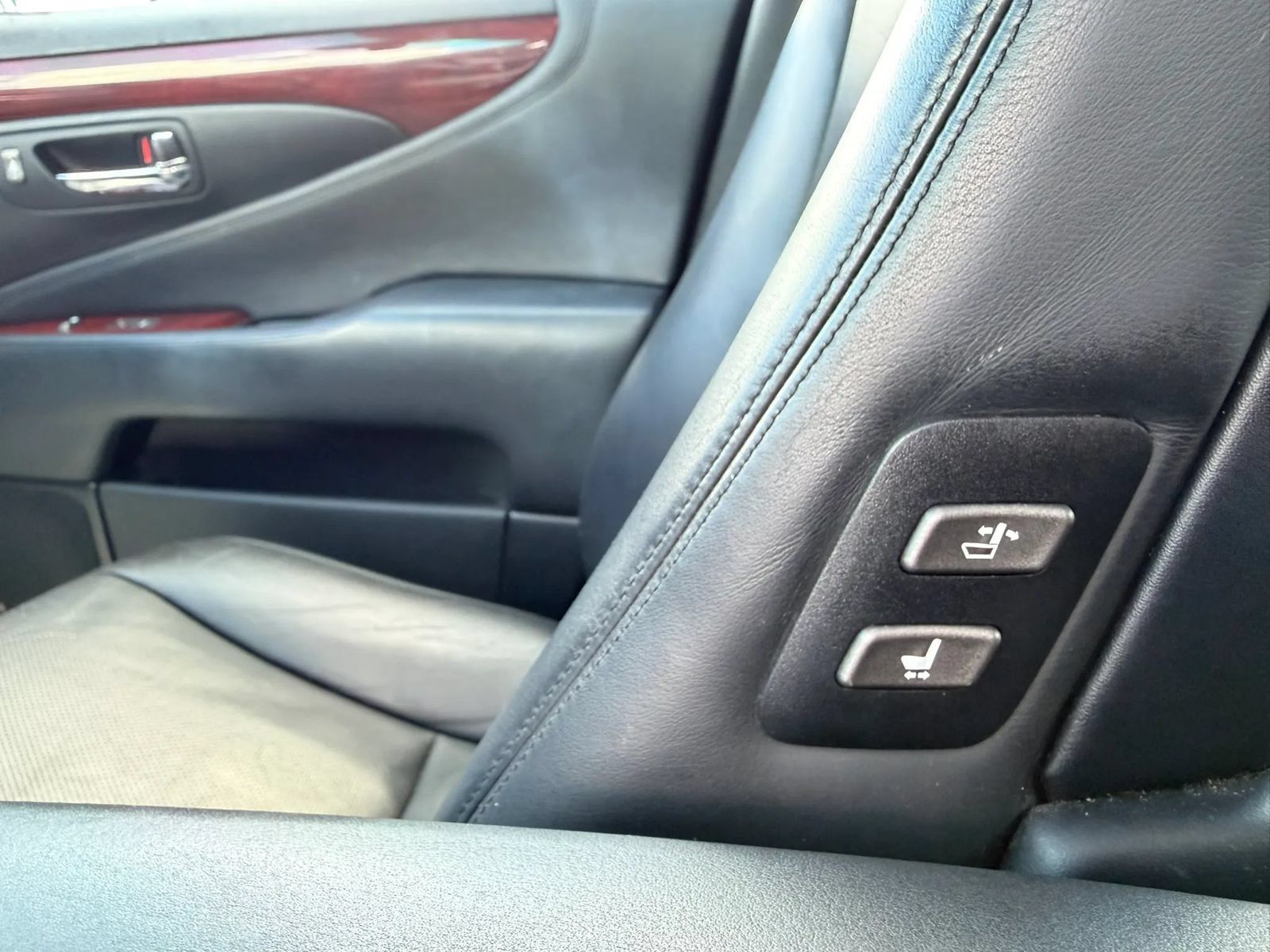 Used 2007 Lexus LS 460 L w/ Luxury Pkg RWD image 20
