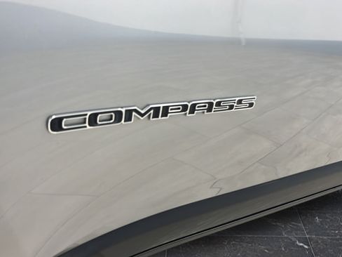 Used 2023 Jeep Compass Latitude AWD/4WD image 36