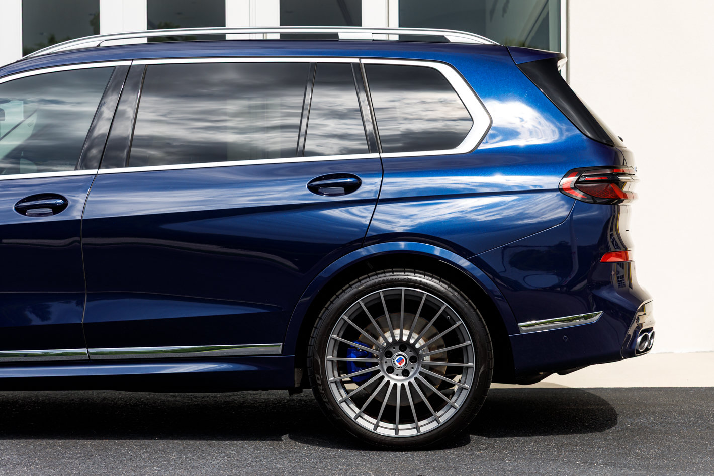 Used 2025 BMW ALPINA XB7 AWD/4WD image 11