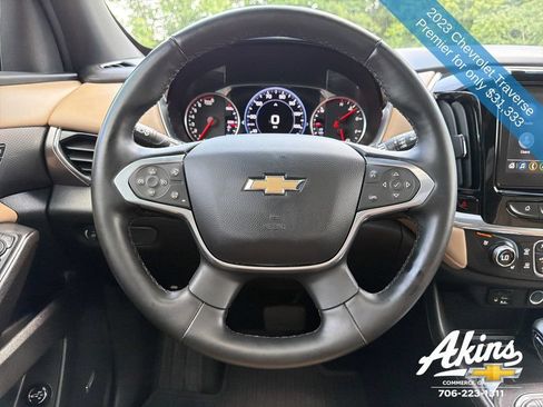 Used 2023 Chevrolet Traverse Premier FWD image 28