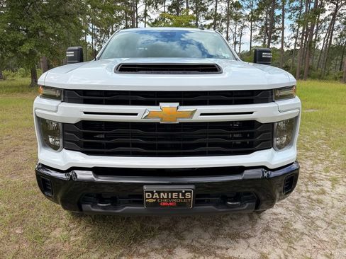 Used 2024 Chevrolet Silverado 2500 Custom w/ Custom Value Package AWD/4WD image 8