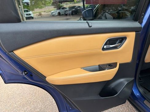 Used 2022 Nissan Rogue Platinum w/ Head-Up Display Package AWD/4WD image 22