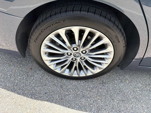 Used 2019 Toyota Avalon Limited FWD image 10