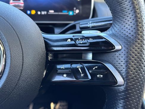 Used 2024 Mercedes-Benz GLC 300 4MATIC image 37