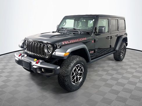 Used 2025 Jeep Wrangler Unlimited Rubicon AWD/4WD image 3