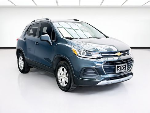 Used 2021 Chevrolet Trax LT AWD/4WD image 3