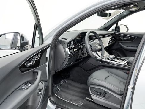 Certified 2025 Audi Q7 2.0T Premium w/ Convenience Plus Package image 7