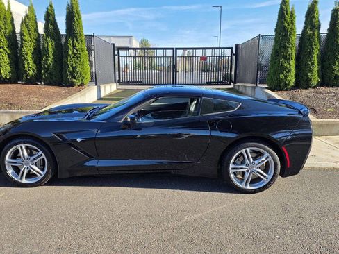 Used 2017 Chevrolet Corvette Stingray Coupe w/ 1LT image 8