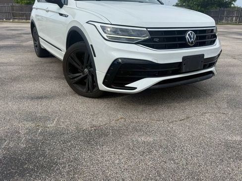 Used 2023 Volkswagen Tiguan SE R-Line AWD/4WD image 2