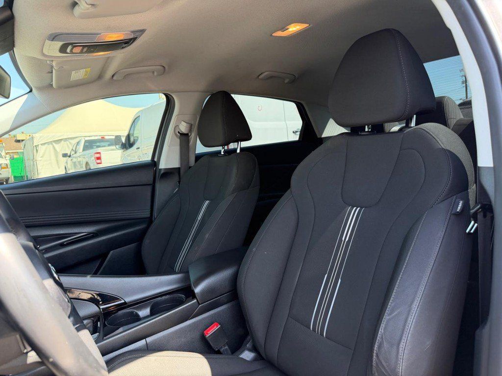 Used 2023 Hyundai Elantra SEL w/ Convenience Package FWD image 18