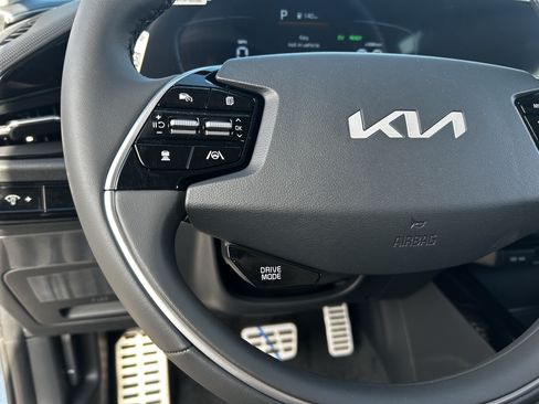 Used 2025 Kia Niro EX Touring FWD image 21