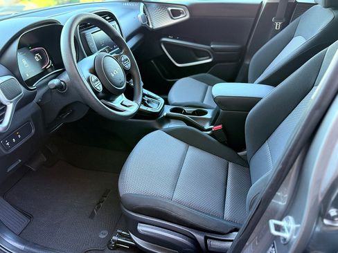 Used 2023 Kia Soul LX FWD image 27