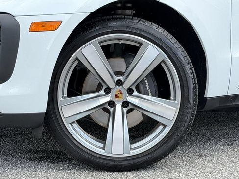 Certified 2026 Porsche Macan AWD/4WD image 22