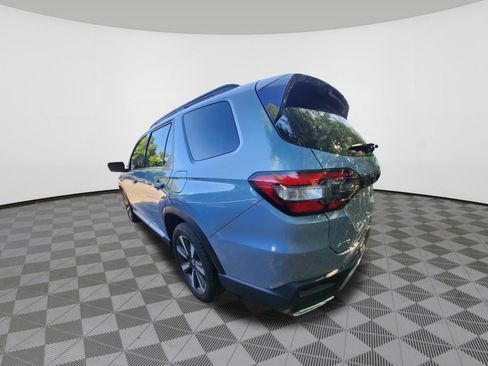 Used 2025 Honda Pilot Touring image 3