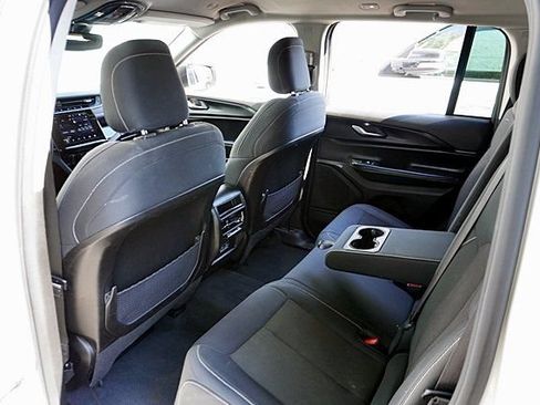 Certified 2023 Jeep Grand Cherokee Laredo RWD image 18