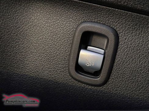 Used 2022 Mercedes-Benz C 300 C 300 4MATIC Sedan 4D w/ Exclusive Trim Package image 47