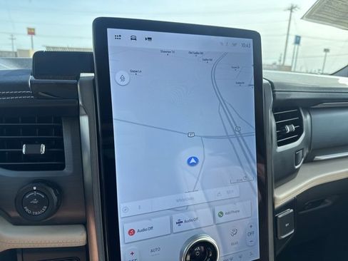 Used 2024 Ford Expedition Max Platinum image 3