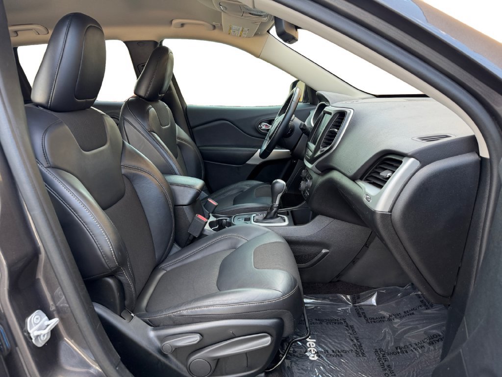 Used 2018 Jeep Cherokee Latitude Plus FWD image 18