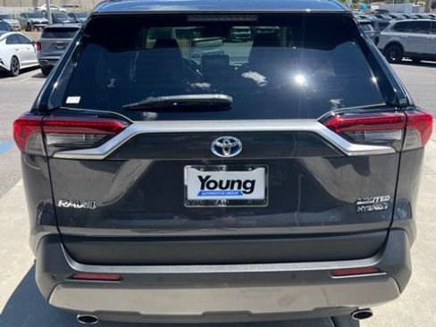 Used 2019 Toyota RAV4 Limited AWD/4WD image 4