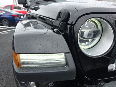 Used 2020 Jeep Wrangler Unlimited Sahara image 27