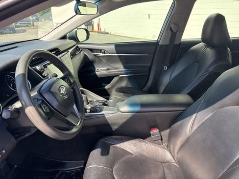 Used 2018 Toyota Camry LE FWD image 19