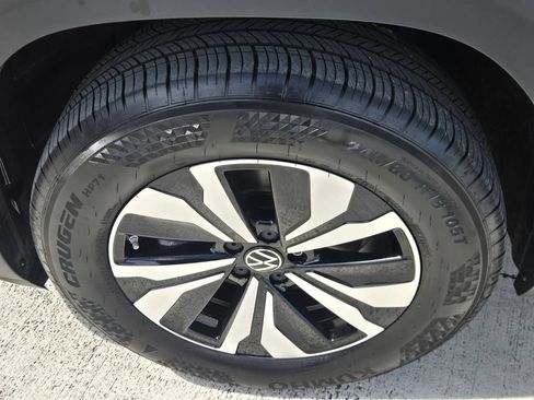 Certified 2025 Volkswagen Atlas SE FWD image 10