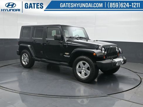 Used 2009 Jeep Wrangler Unlimited Sahara AWD/4WD image 4