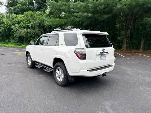 Used 2014 Toyota 4Runner SR5 AWD/4WD image 6