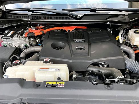 Used 2022 Toyota Tundra Limited w/ Power Package AWD/4WD image 32