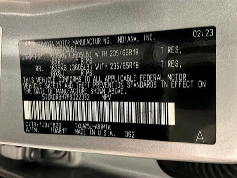 Used 2023 Toyota Highlander XLE AWD/4WD image 44