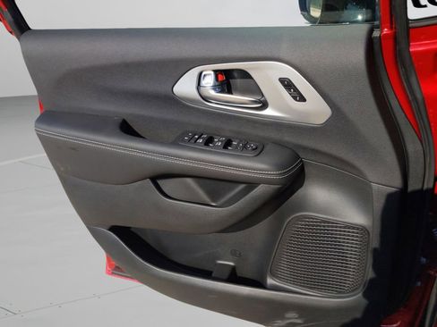 New 2026 Chrysler Pacifica Limited w/ S Appearance Package image 13