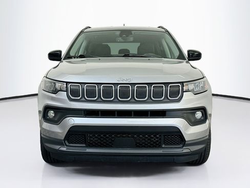 Used 2022 Jeep Compass Latitude w/ Convenience Group AWD/4WD image 2