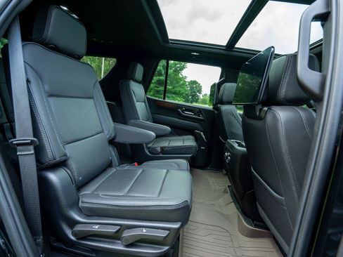 Used 2025 GMC Yukon Denali w/ Denali Reserve Package AWD/4WD image 27