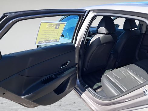Used 2023 Hyundai Elantra Limited FWD image 32