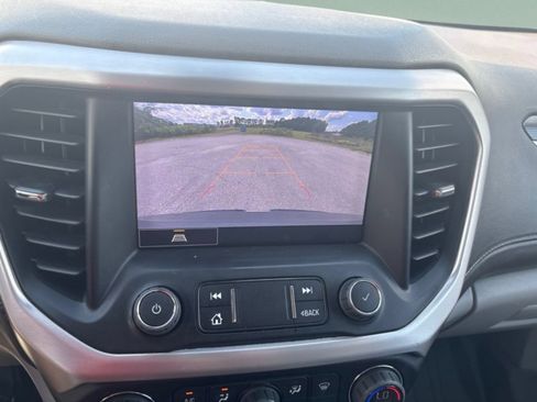 Used 2023 GMC Acadia SLT w/ Preferred Package FWD image 16