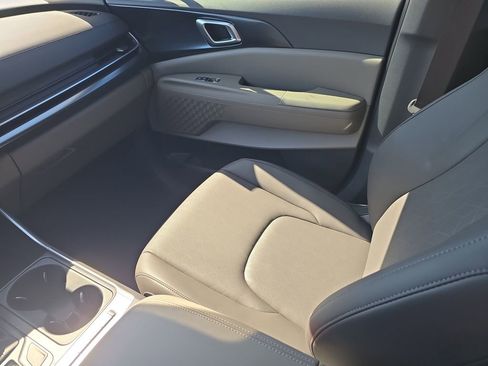 New 2026 Kia Carnival FWD image 15